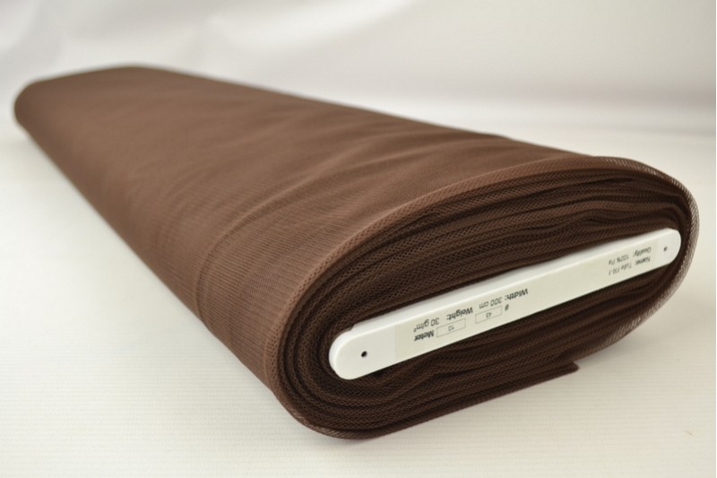 Brandvertragende tule 300 cm breed bruin, rol