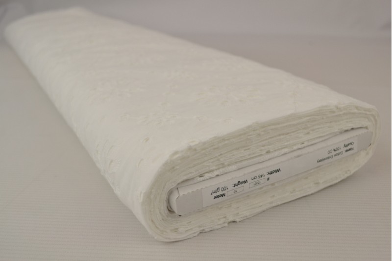 Katoen broderie wit (patroon 15), rol