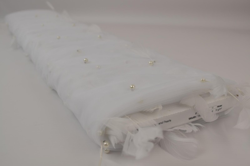 Mesh feather & pearls wit, rol