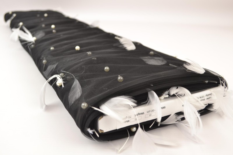Mesh feather & pearls zwart, rol