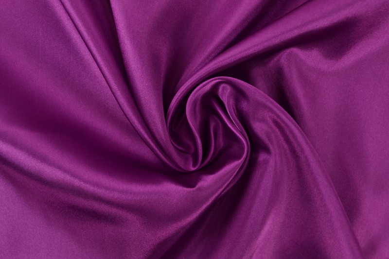 Satijn cassis, stofdetail