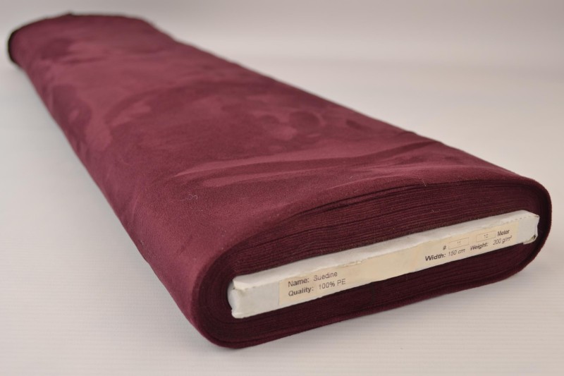 Suedine aubergine, rol