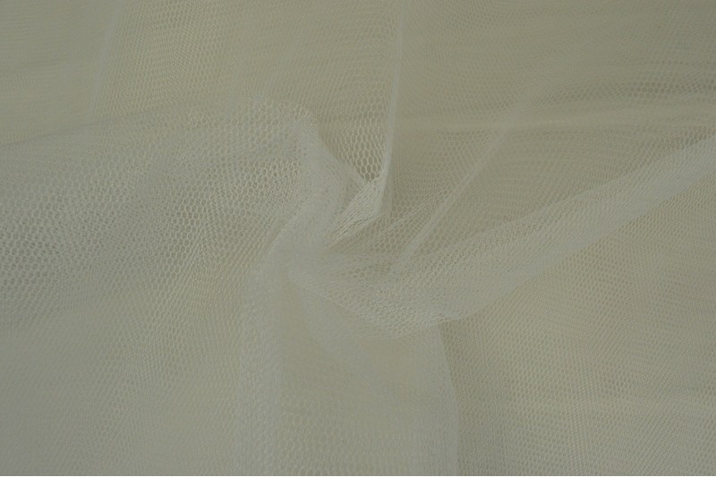 Tule hard wit, stofdetail