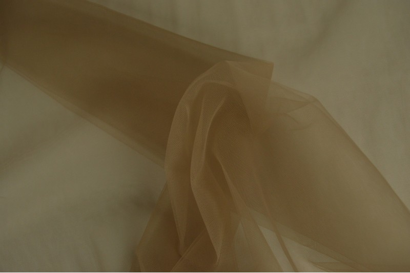 Tule zacht (bruidstule) taupe