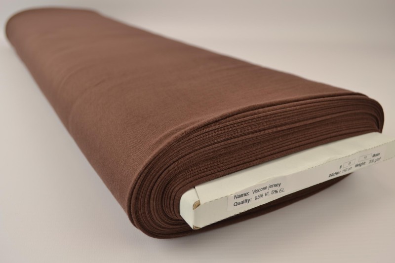 Viscose tricot bruin, rolweergave