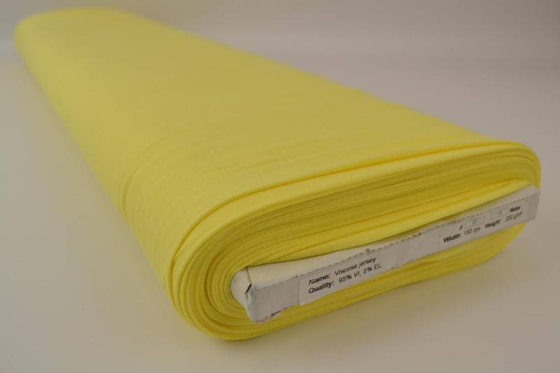 Viscose tricot licht geel, rol