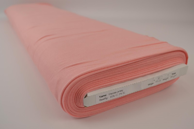 Viscose tricot zalmroze, rol