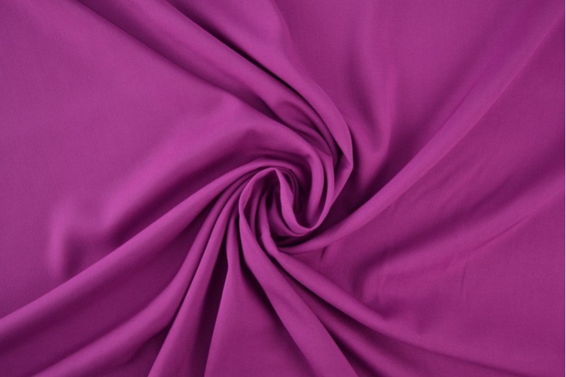 Viscose cassis, stofdetail